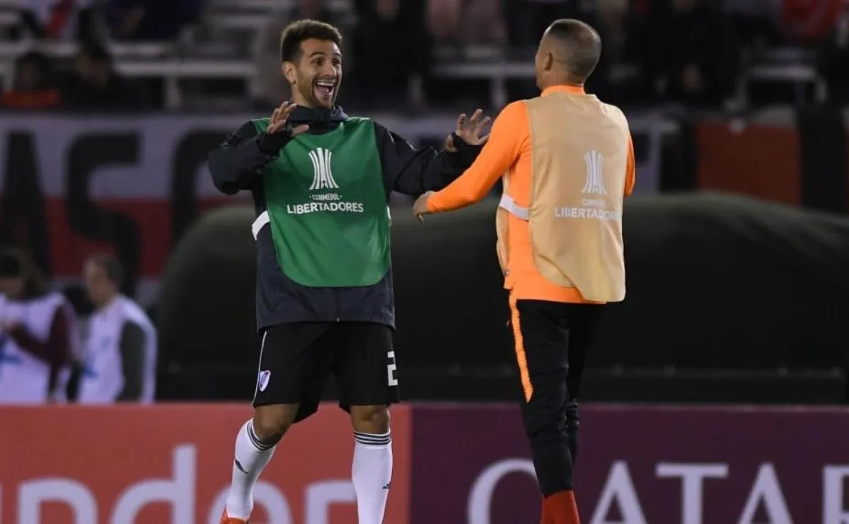 Ponzio y D'Alessandro, cuando se cruzaron en la Copa Libertadores 2019.