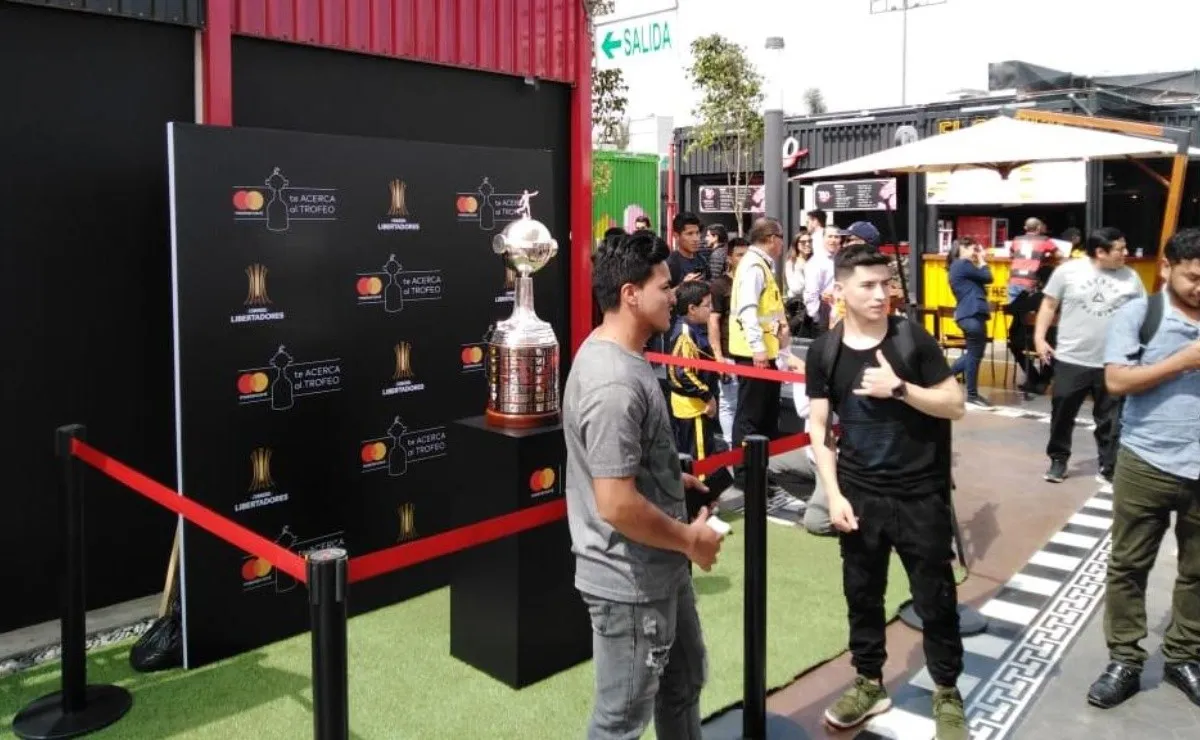 El trofeo fue presentado en un evento desarrollado en el barrio Santiago de Surco.