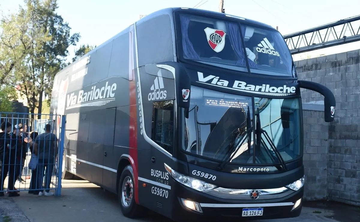 El mismo cuesta $17.000 pesos (ida y vuelta) y es provisto por Vía Bariloche.