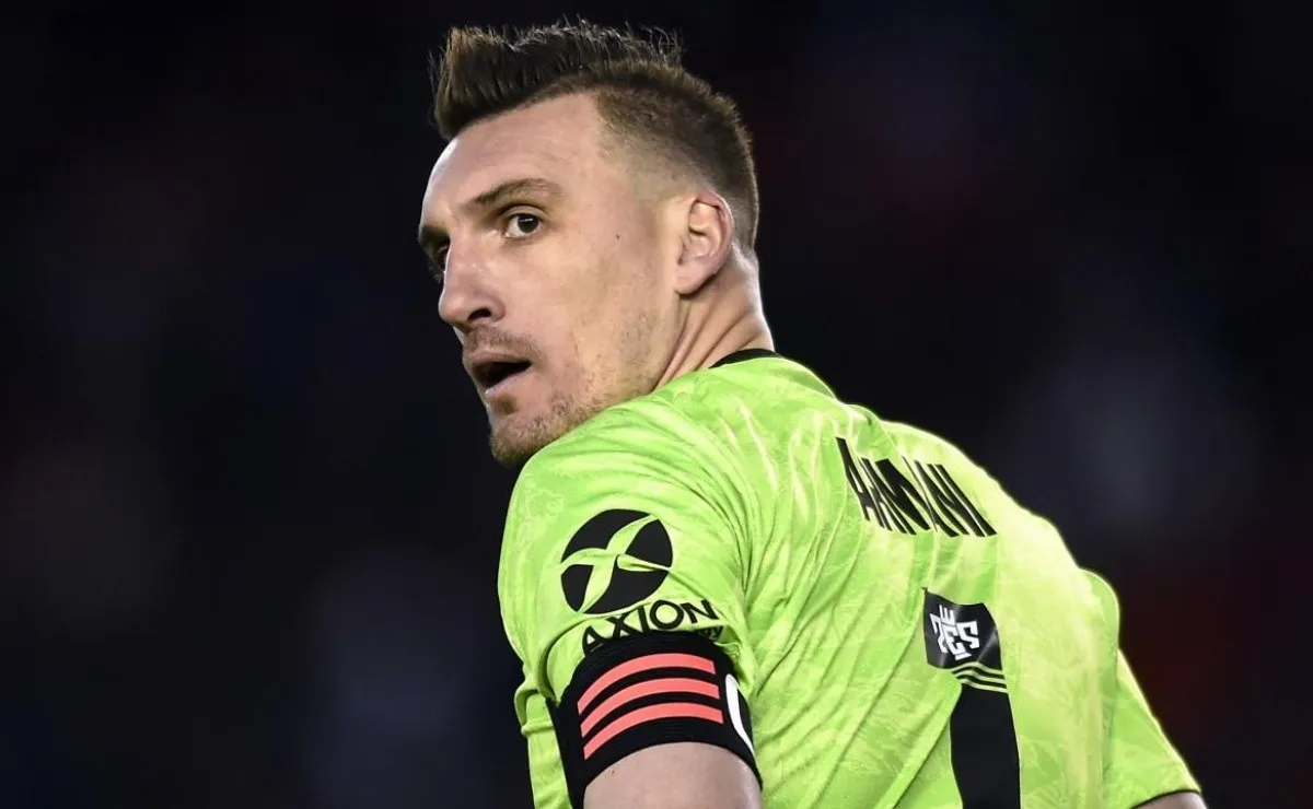 Armani, dueño del arco de River.