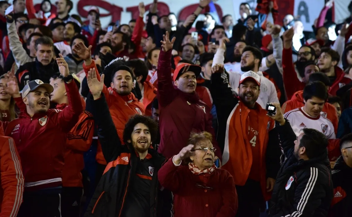 Los hinchas de River, molestos con las devoluciones de las entradas.