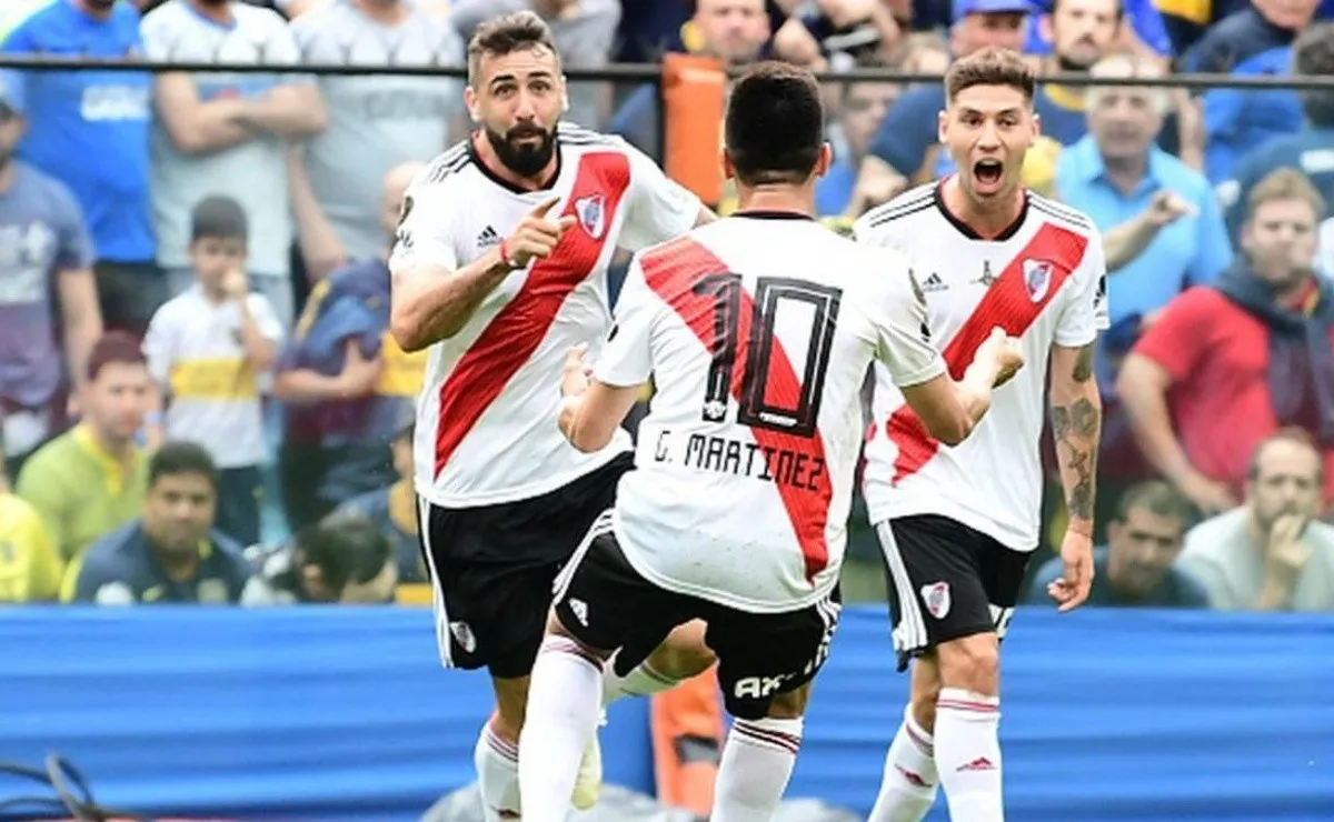 El momento inolvidable del festejo de Pratto, luego del gol sacando del medio