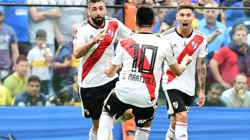 El momento inolvidable del festejo de Pratto, luego del gol sacando del medio