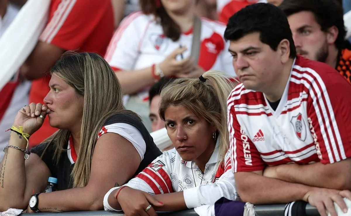Los hinchas de River, molestos por el cambio de sede de la final.