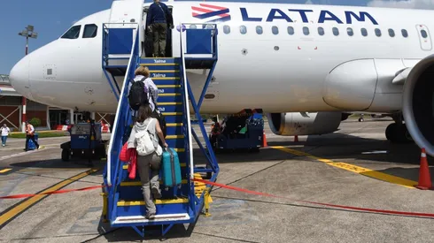 La aerolínea también opera en Argentina. ¿Tomará la misma decisión?