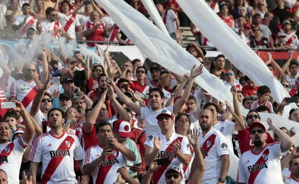 Los hinchas de River, siempre de fiesta.