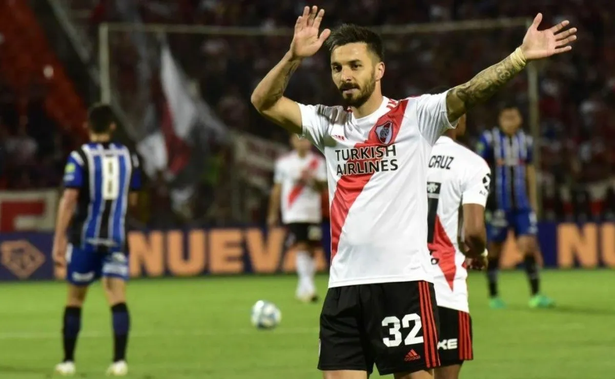 Scocco celebrando su gol ante Almagro.