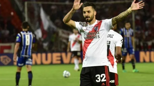 Scocco celebrando su gol ante Almagro.