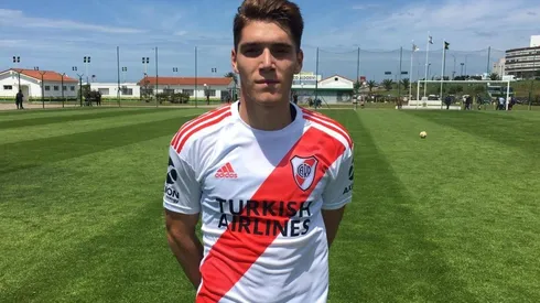 El atacante de 19 años acumula cuatro partidos oficiales en River