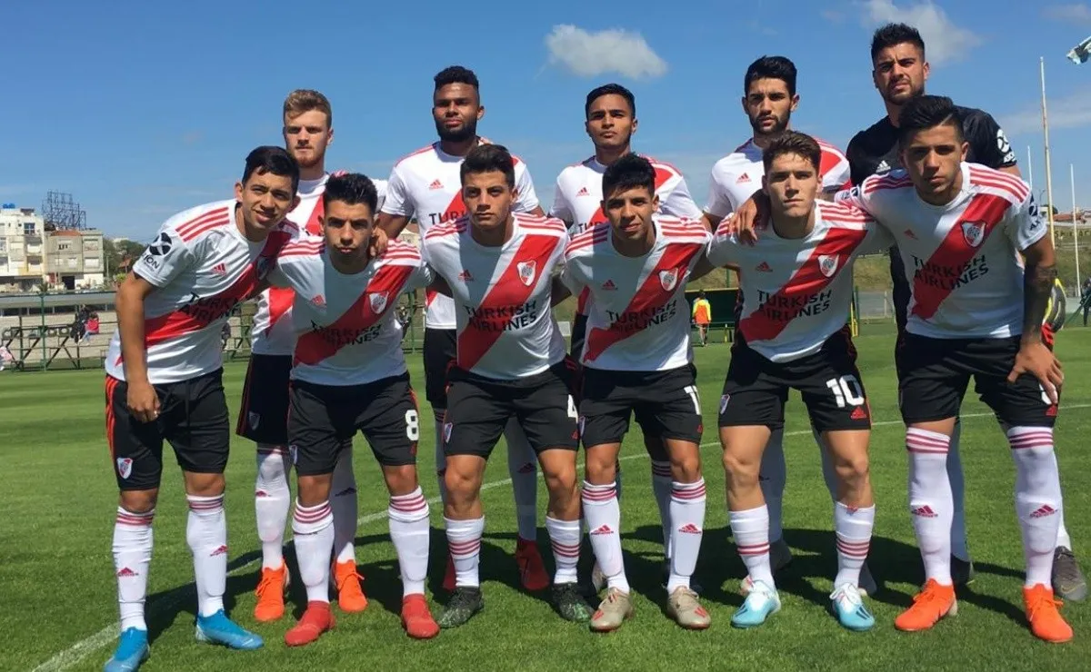 El Millonario se impuso 2-0 sobre el Tiburón y se acercó a la punta del torneo.