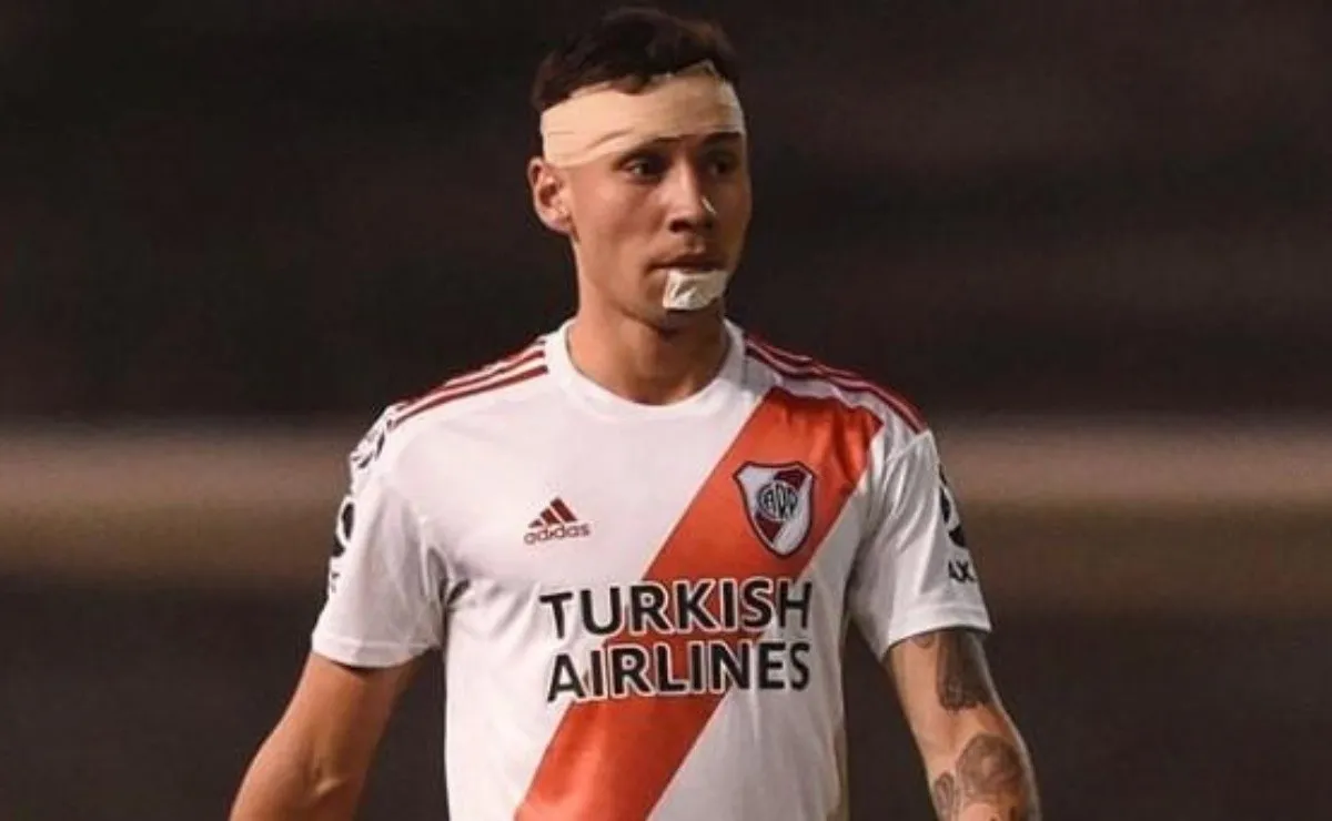 El jugador de River protagonizó un choque fortuito y luego fue golpeado por Federico Andrada.