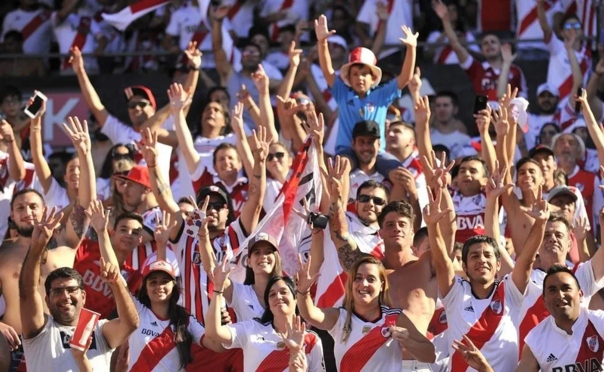 Los hinchas de River se preparan para la semi de la Copa Argentina.