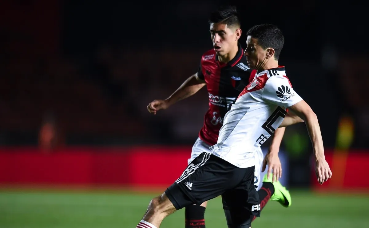 River se enfrenta a Colón en el estadio Monumental desde las 21:20 horas.