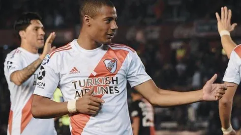 En el día de un nuevo aniversario de su natalicio, el ex futbolista de River recibió un mimo.