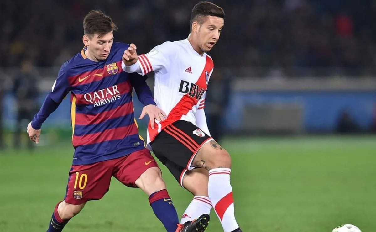 Messi enfrentando a River en el Mundial de Clubes 2015.