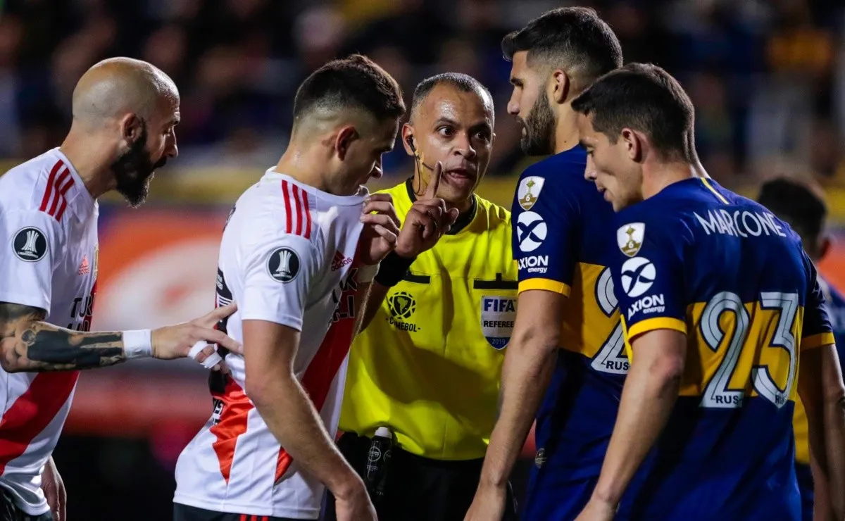 ¿La infracción tras el centro de Casco? ¿El agarrón a Paulo Díaz en el 1-0? Brillaron por su ausencia.