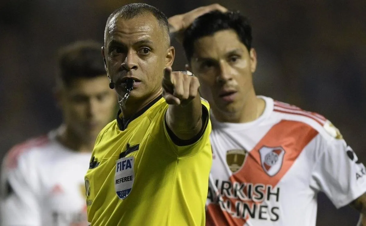 Sampaio, el árbitro que intentó favorecer a Boca.