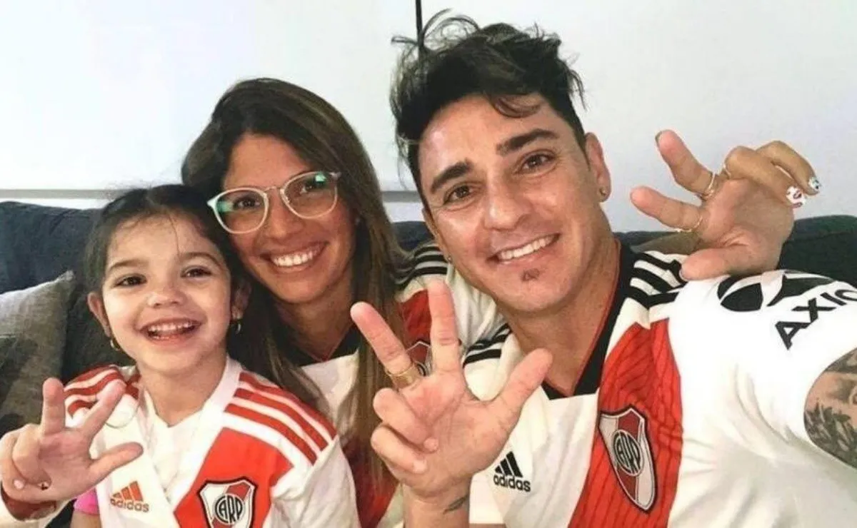 Zampedri celebrando la clasificación junto a su familia.