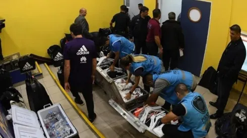 Una vez más, la policía revisó la utilería de River.