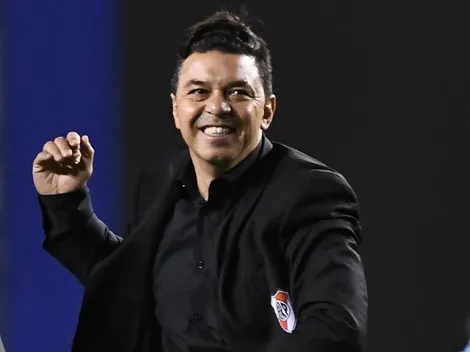 ¡Gallardo posó con su estatua!