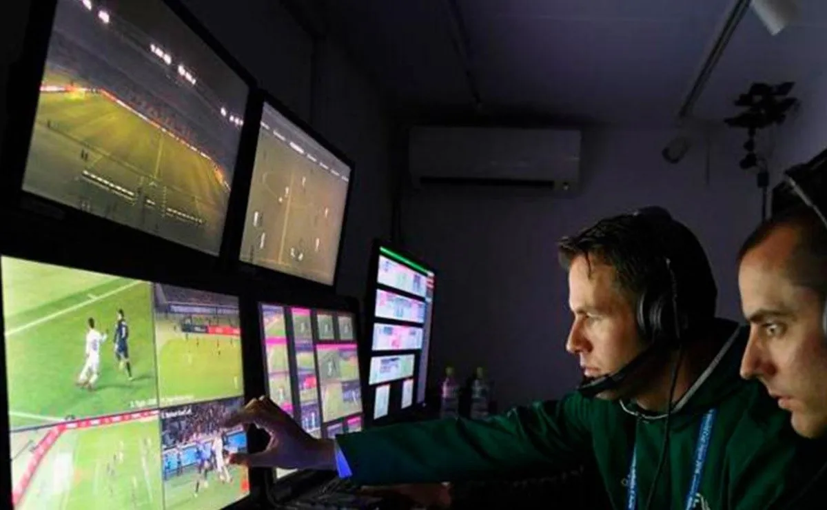 El VAR, listo para la segunda semifinal de la Copa Libertadores.