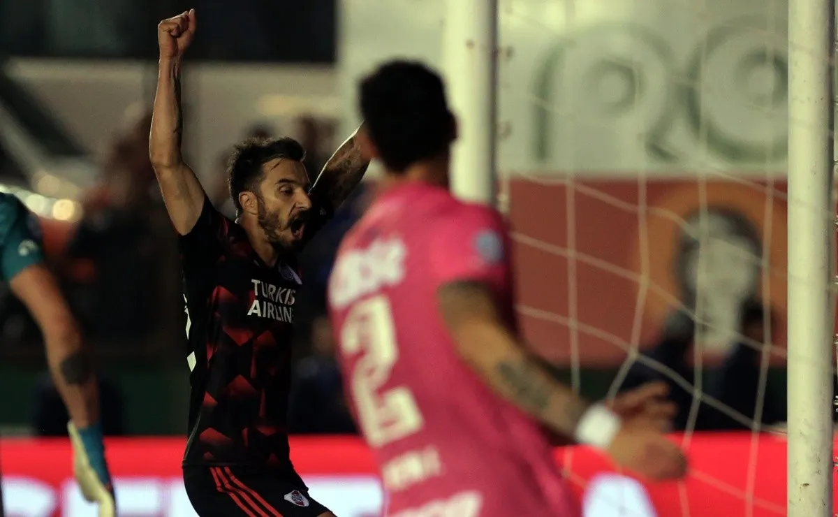 River reaccionó sobre el final y se llevó un punto de Sarandí