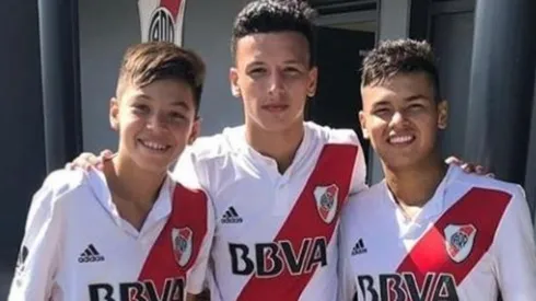 Martiniano en el medio, posando con Matías Gallardo (hijo del Muñeco)