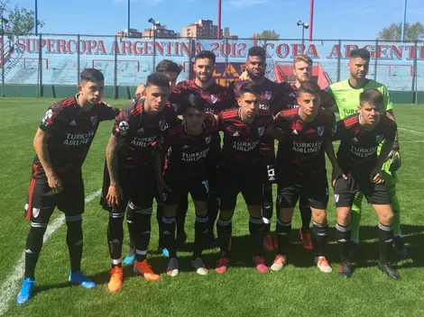 Lluvia de rojas y amarillas en el empate ante Arsenal