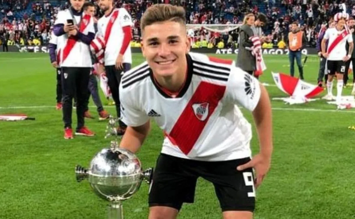 Álvarez lleva 21 partidos oficiales en River y marcó 2 goles