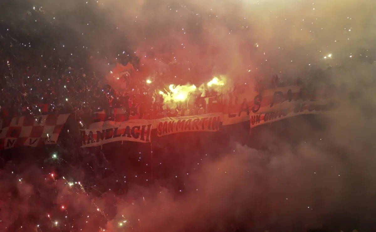Fue a raíz del recibimiento con bengalas de la hinchada del Más Grande.