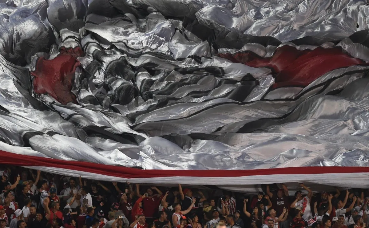 La Página Millonaria te muestra lo mejor de la gente y el colorido en el partido.