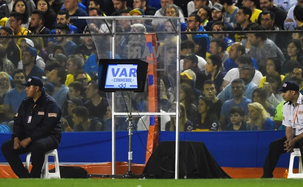 El VAR no se utilizó para despejar ninguna duda cuando River empató 2-2 contra Boca en la final de ida. (FOTO: Getty)