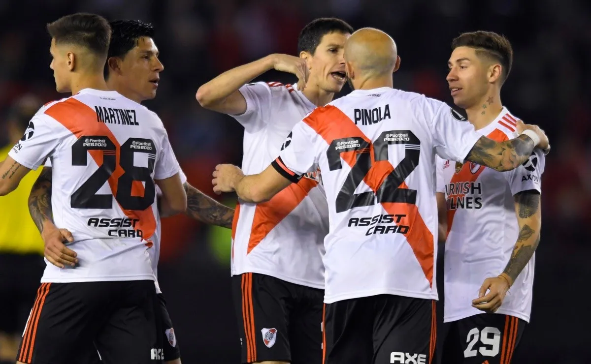 Marcelo Gallardo tendría la idea de poner a Javier Pinola en lugar de Paulo Díaz.