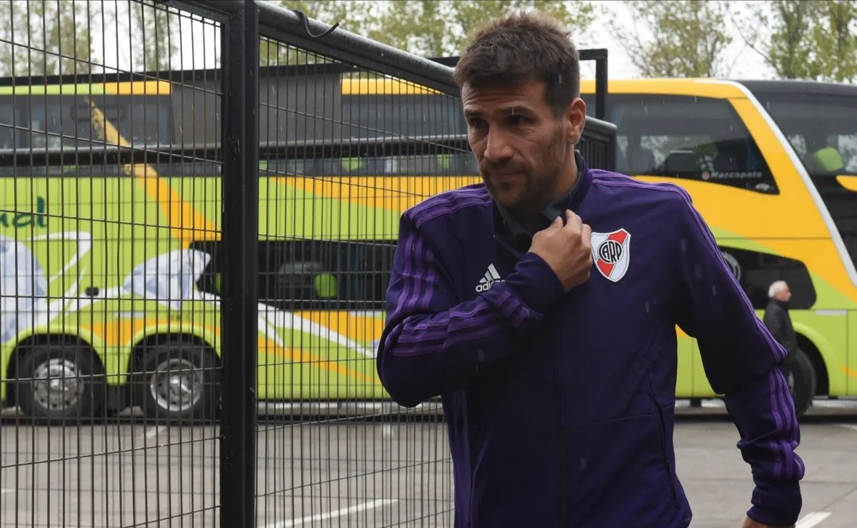 El León deberá viajar a España en la semana previa al partido de Copa Libertadores.