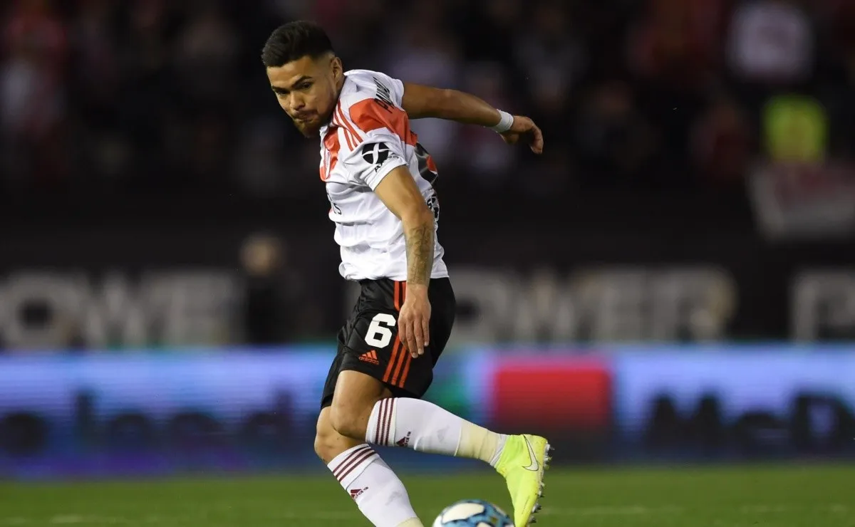 Paulo Díaz reemplazó a Pinola entre los once iniciales para jugar desde las 17.45.