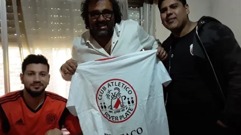 Juan Carlos Amabile estuvo en la casa del hincha baleado por la Policía en Lanús.