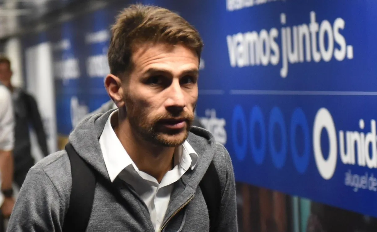 El capitán de River aún no debe regresar a España.