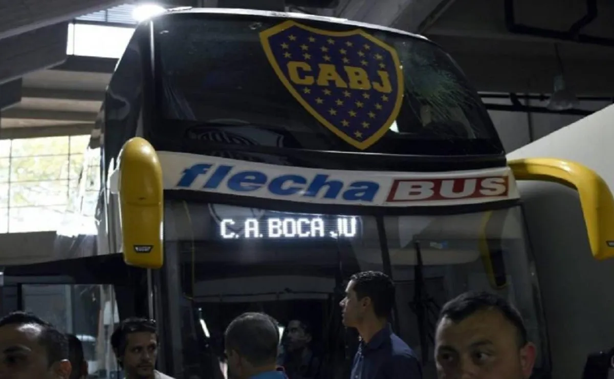 El micro de Boca luego de entrar al Monumental.