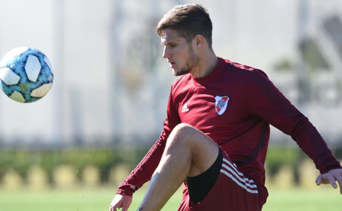 Santiago Sosa ocupa su lugar en la nómina.