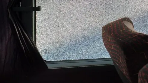 De no ser por los vidrios antibandálicos, los mismos hubiesen estallado.