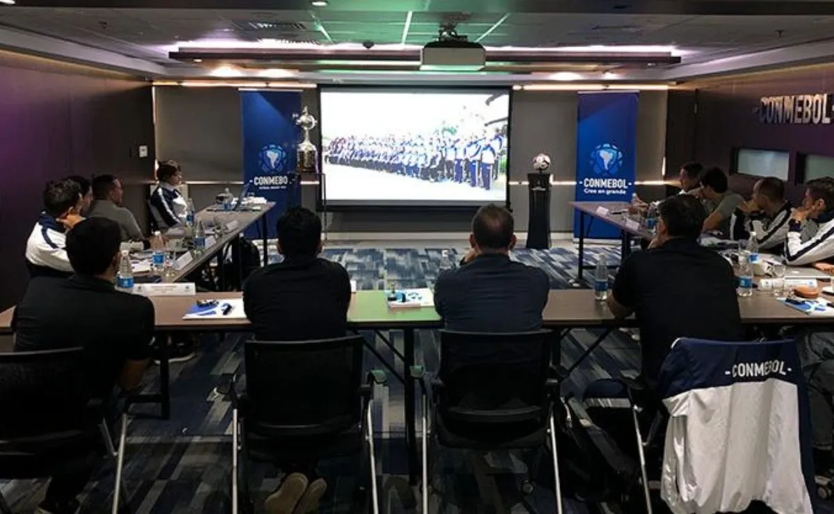 Los árbitros se entrenaron en la sede de la Conmebol.