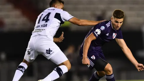 Julián Álvarez estará desde el arranque en La Plata.