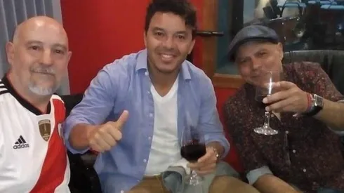 Juan Subirá, el Muñeco y Ariel Prat, brindando después de la grabación.