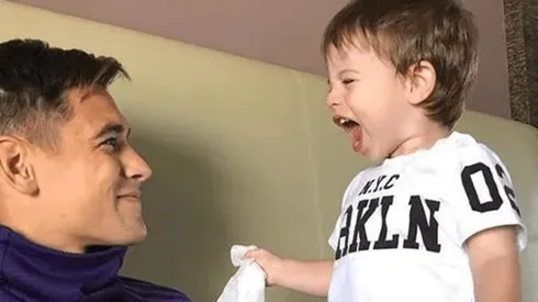 En las últimas horas, el defensor de River compartió una imagen junto a su hijo en las redes sociales.