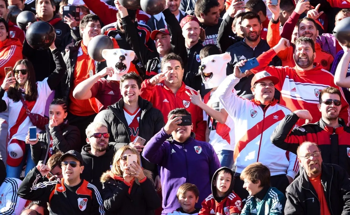 Los hinchas de River, listos para el primer Superclásico copero.