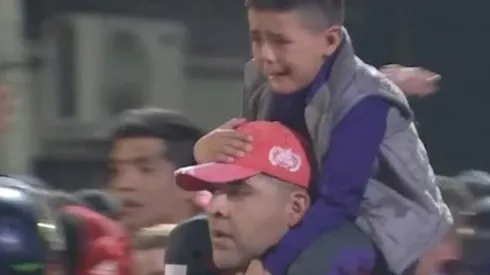 El llanto de un nene que esperaba para entrar con su papá a la cancha.