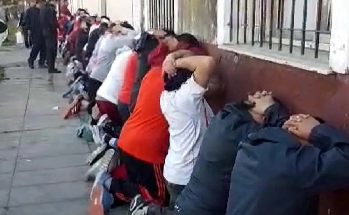 También hubo disturbios en el ingreso en los minutos cercanos al partido.