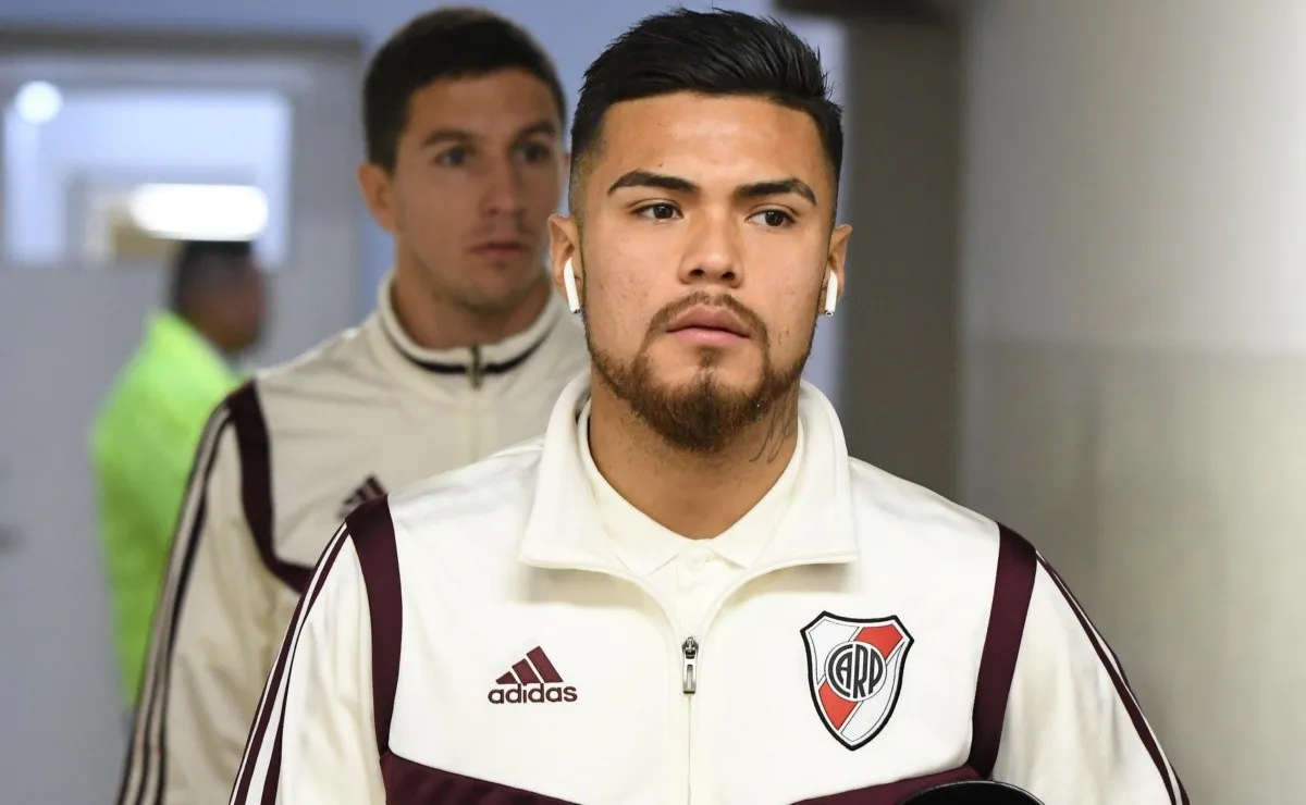El chileno reemplazará al Chino, que acumulaba una seguidilla de partidos con River y la Selección.
