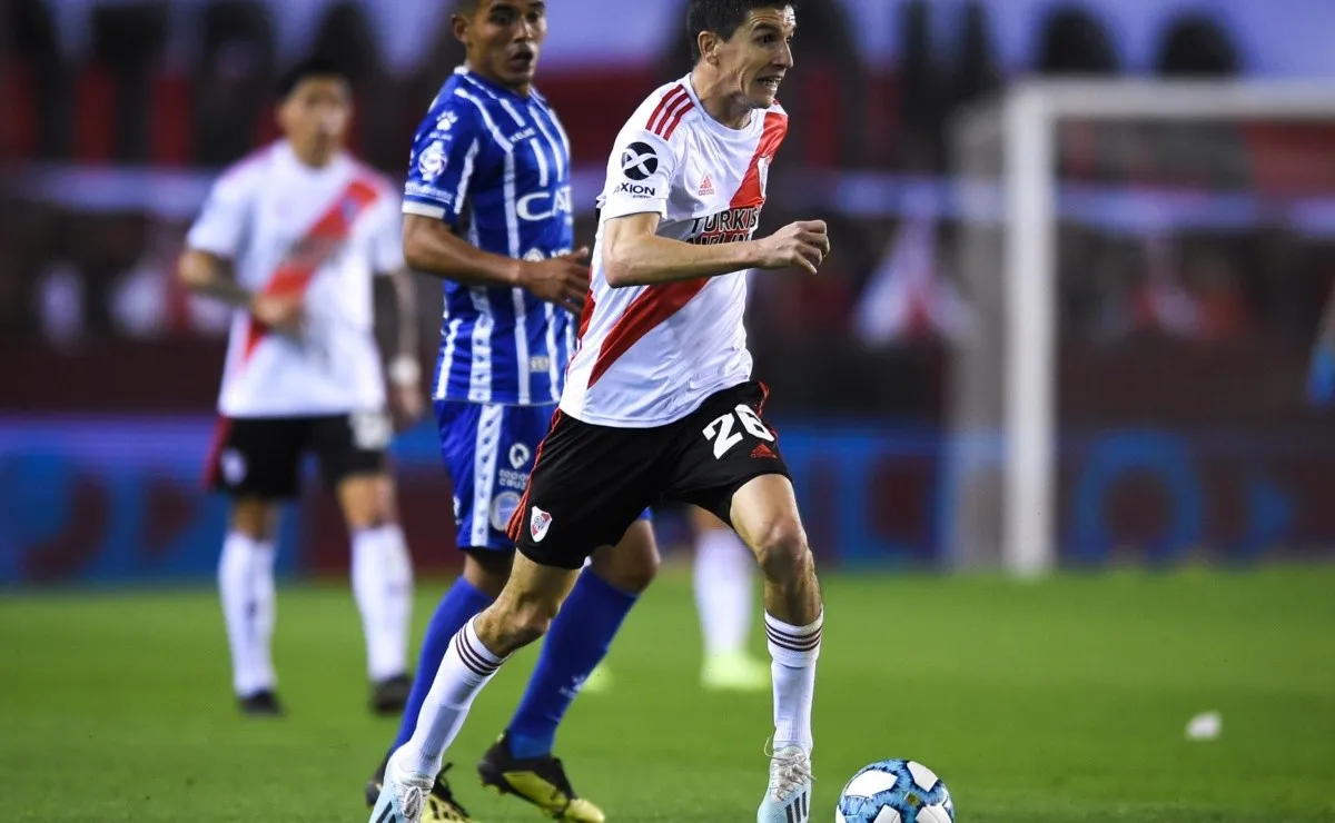 El zurdo, siempre con la pelota pegada al botín.