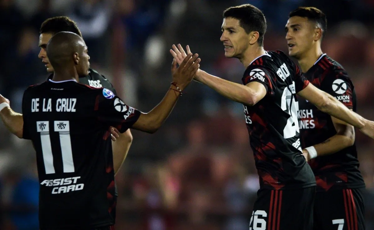 River aprovechó la posibilidad de descontarle unidades al primero del certamen.